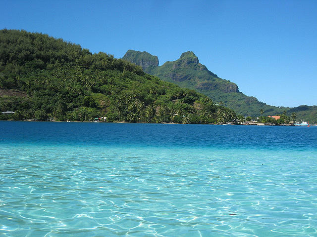 look how the water changes colors as it gets deeper